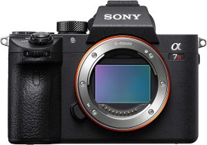 Sony Alpha 7R III Mirrorless Camera with 42.4MP Full-Frame High Resolution Sensor, Camera with Front End LSI Image Processor, 4K HDR Video and 3″ LCD Screen Black