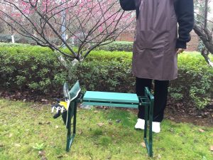 2-in-1 Garden Kneeler and Seat Gardening Chair Protects Your Kneesb Foldable Garden Bench Garden Stools Bench Comes with A Free Tool Pouch EVA Foam Pad (Green)